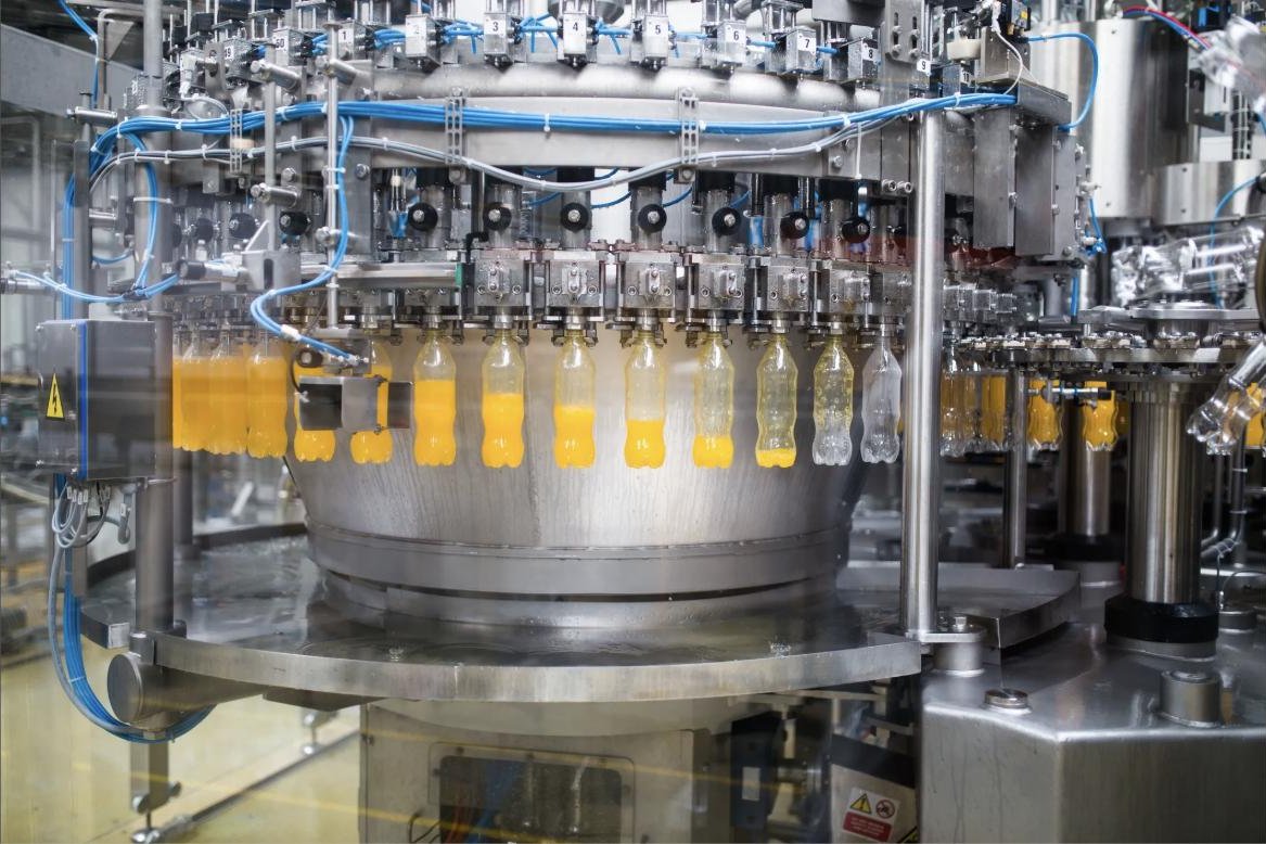 High-speed rotary filling line at the NE10 Beverages facility